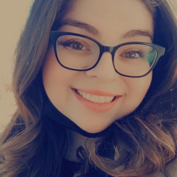 Meet your Posher, Steph - Picture 1 of 1